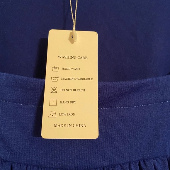 Vislily. Women’s. Blue Short Bell Sleeve. NWT. Size 5X. Pullover. - Picture 4 of 5